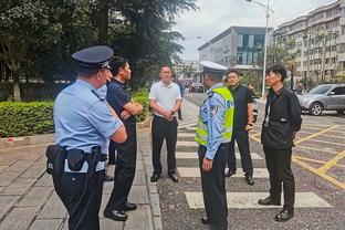 马特里：莱奥需要更好把握机会，但现在米兰每次输球人们都怪他